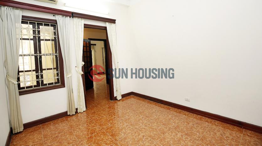 03-floor house in Westlake with 4 bedrooms and large courtyard