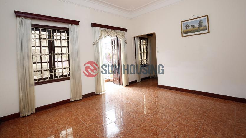 03-floor house in Westlake with 4 bedrooms and large courtyard