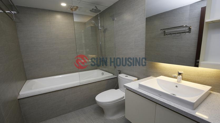 Tay Ho Road 1 bedroom apartment for rent, with bathtub