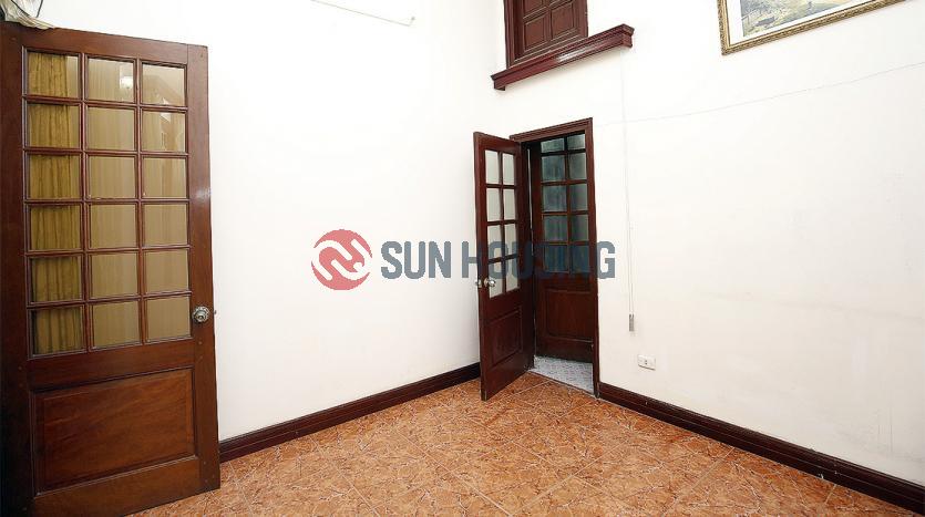 03-floor house in Westlake with 4 bedrooms and large courtyard