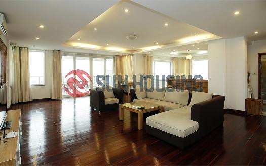 Lake view apartment for rent in Tay Ho Hanoi, 3 bedroooms