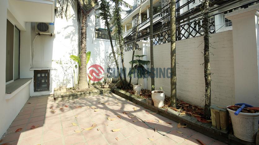 Apartment in Tay Ho large courtyard suitable for café shop