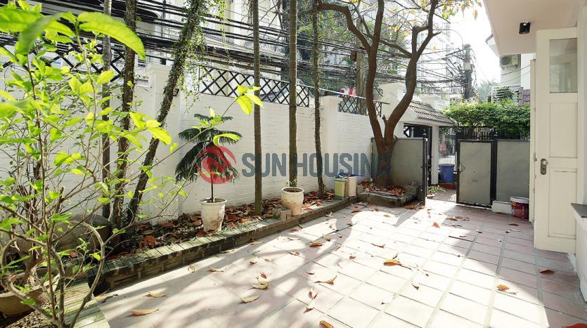 Apartment in Tay Ho large courtyard suitable for café shop