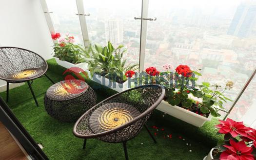 Apartment Vinhomes Metropolis Balcony with artificial grass