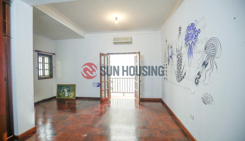 House in Tay Ho, To Ngoc Van, 360m2 with 4 bedrooms