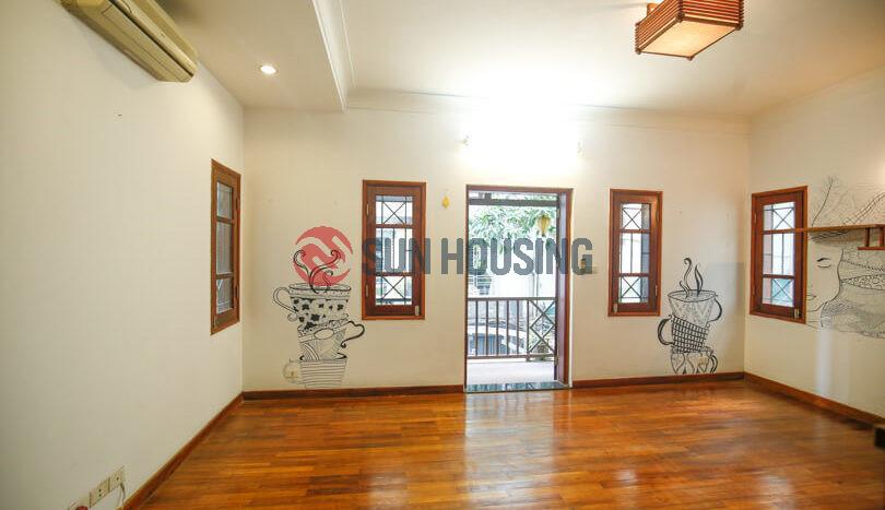 House in Tay Ho, To Ngoc Van, 360m2 with 4 bedrooms