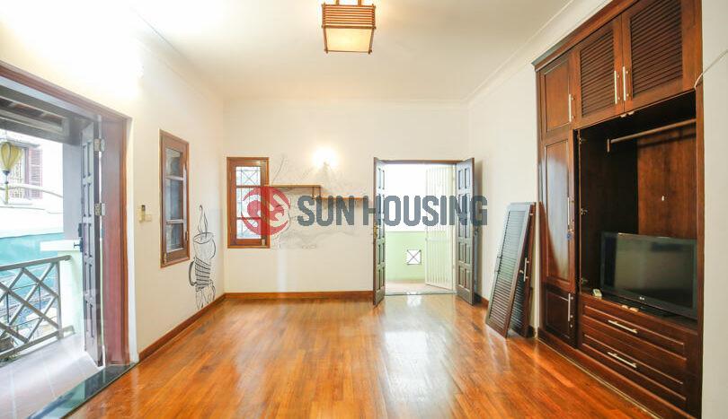 House in Tay Ho, To Ngoc Van, 360m2 with 4 bedrooms