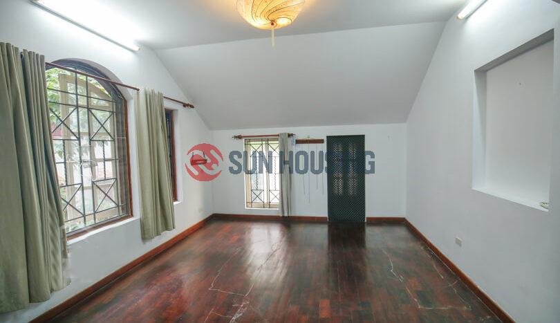 House in Tay Ho, To Ngoc Van, 360m2 with 4 bedrooms