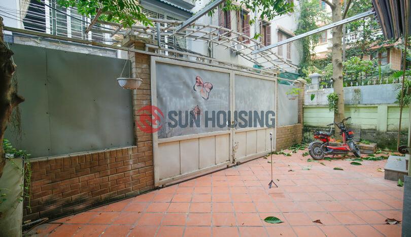 House in Tay Ho, To Ngoc Van, 360m2 with 4 bedrooms