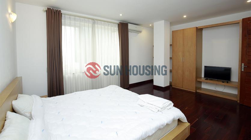 Lake view apartment for rent in Tay Ho Hanoi, 3 bedroooms