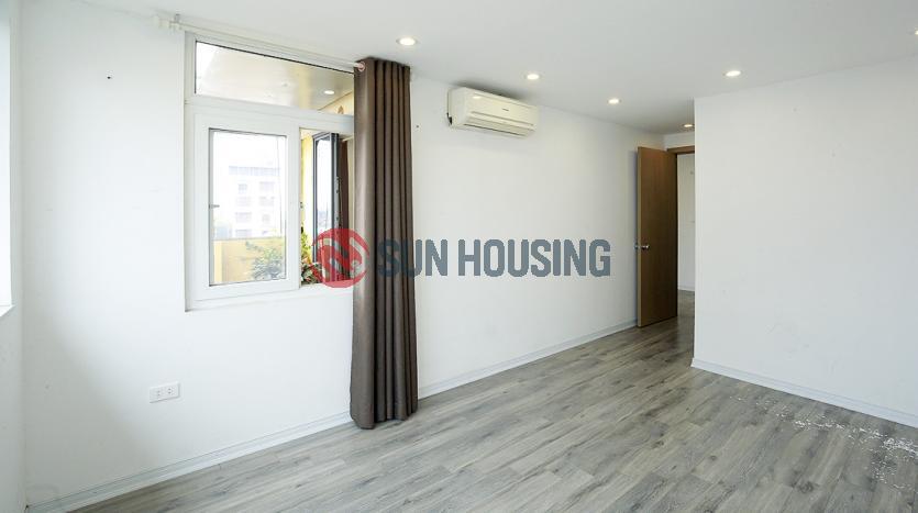 Duplex serviced apartment in Tay Ho 03-bed with balcony