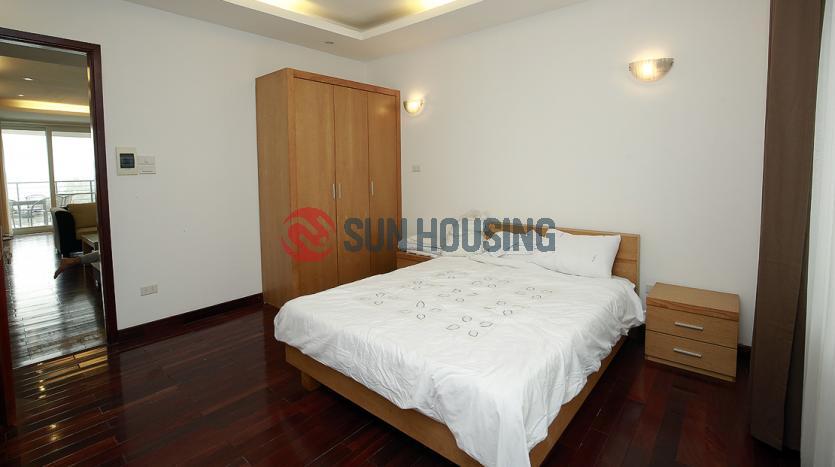 Lake view apartment for rent in Tay Ho Hanoi, 3 bedroooms