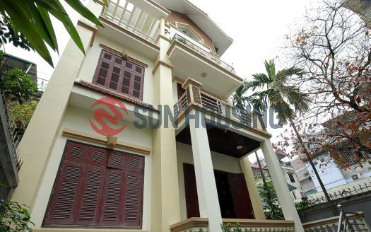 House in Tay Ho, Lac Long Quan with 4 floors, 4 bedrooms