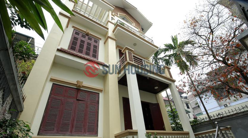 House in Tay Ho, Lac Long Quan with 4 floors, 4 bedrooms