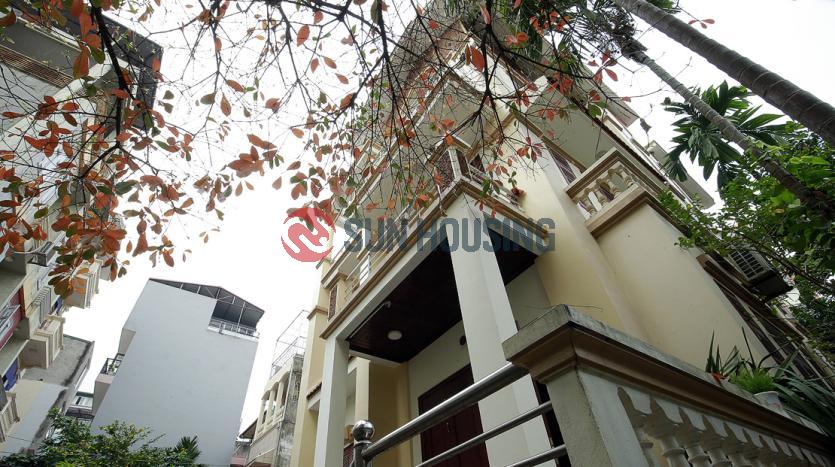 House in Tay Ho, Lac Long Quan with 4 floors, 4 bedrooms