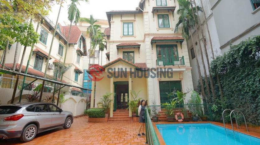 Villa in Tay Ho Splendid with garden and swimming pool