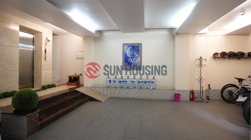 Apartment in Ba Dinh with full services and flowery balcony