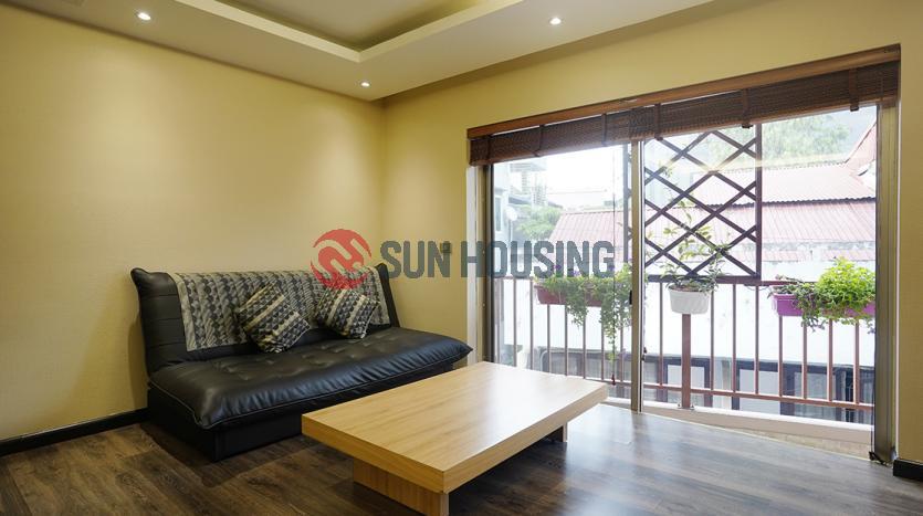 Apartment in Ba Dinh with full services and flowery balcony