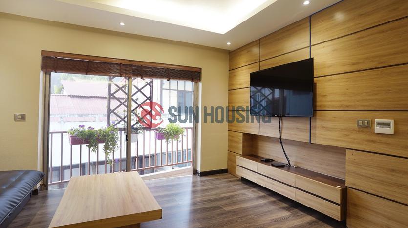 Apartment in Ba Dinh with full services and flowery balcony