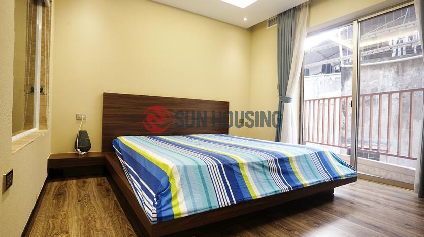 Apartment in Ba Dinh with full services and flowery balcony