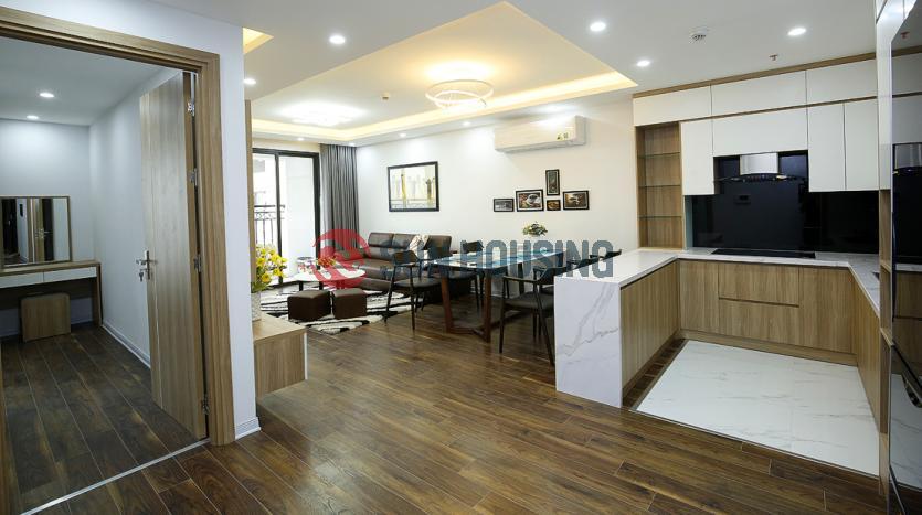 Brand new & modern apartment three bedrooms in the center of Westlake