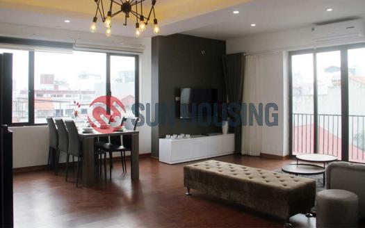 Apartment in Tay Ho Spacious with formal style and balcony