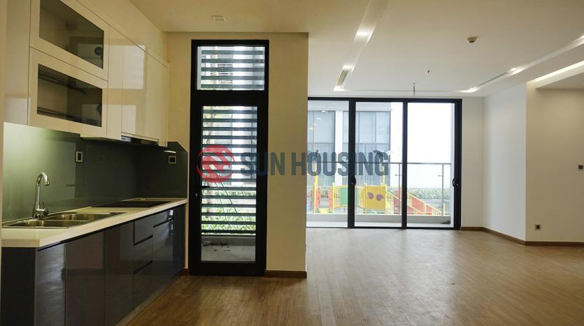 Low-floor Unfurnished 3 bedroom apartment in Metropolis for rent