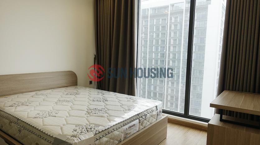 Bright and airy balcony apartment in Metropolis for rent