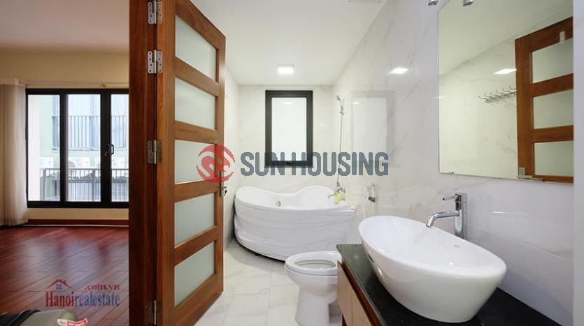 House Westlake Hanoi with 4brs in Tay Ho for rent