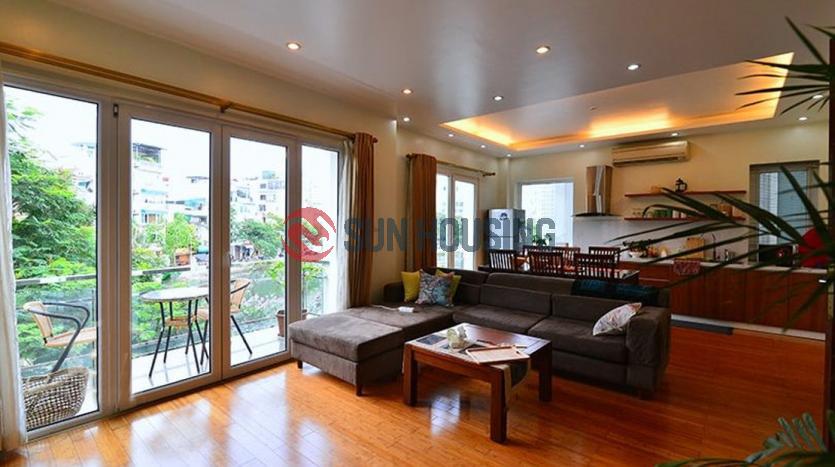 Hot deal – spacious apartment with big balcony with lake view in Westlake