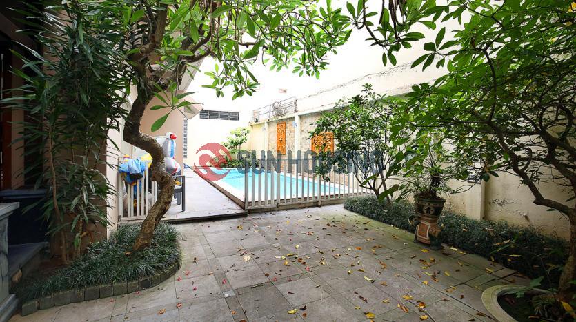 Swimming pool Villa with garden for rent in Tay Ho, private area