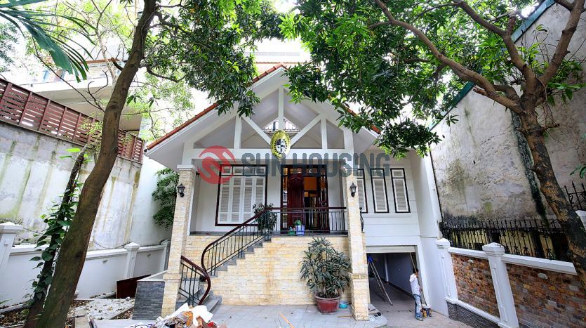 Ambassador size Villa for rent in Tay Ho, 2 entrances, main road Au Co