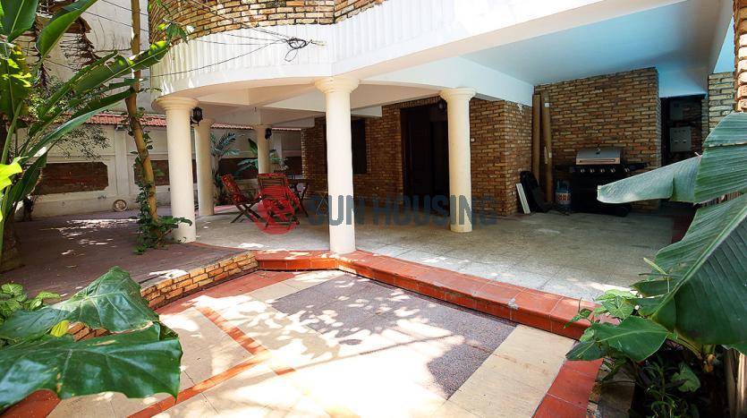 Swimming pool 5 bedroom house for rent in Tay Ho, good location