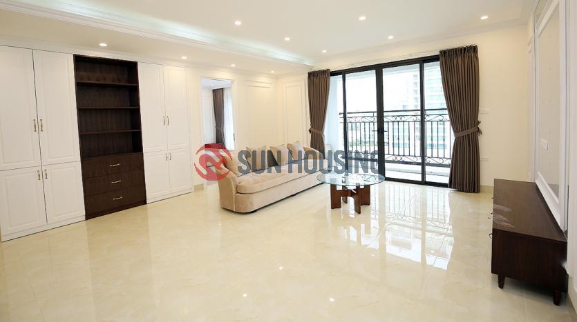Bright and elegant three bedroom apartment in Xuan Dieu, Westlake