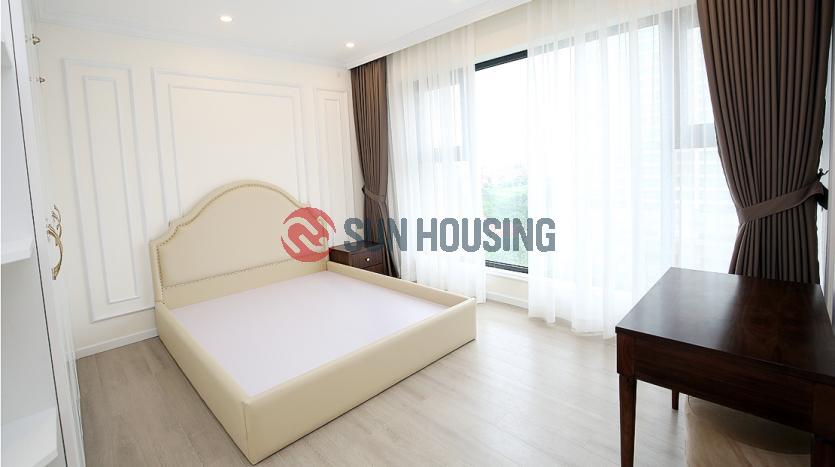 Bright and elegant three bedroom apartment in Xuan Dieu, Westlake