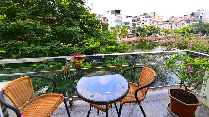 Hot deal – spacious apartment with big balcony with lake view in Westlake