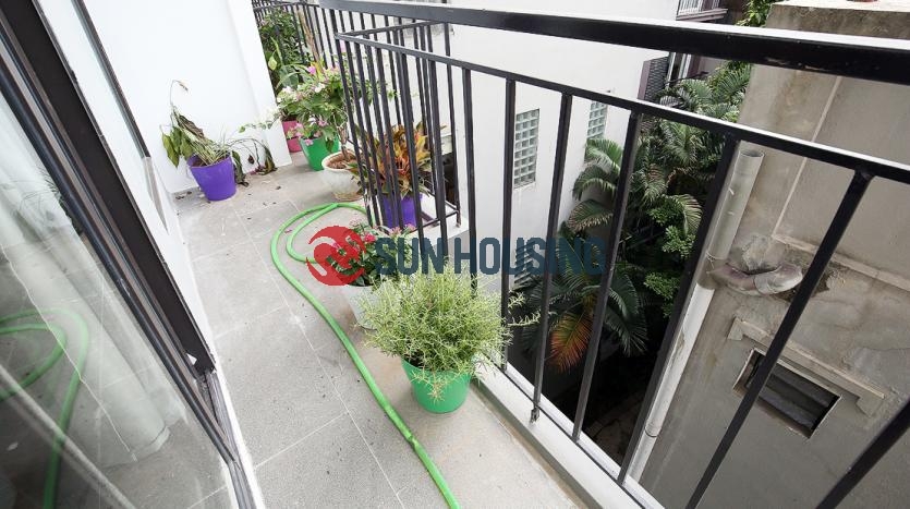 Serviced one bedroom apartment with balcony in Xuan Dieu, Westlake