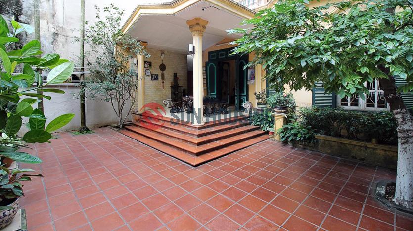 Large garden house for rent in Tay Ho Hanoi, 4 bedrooms