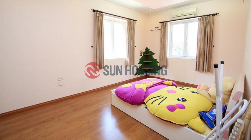 Five bedroom house for rent in Westlake Hanoi, Tay Ho street