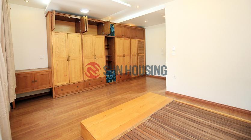 Five bedroom house for rent in Westlake Hanoi, Tay Ho street