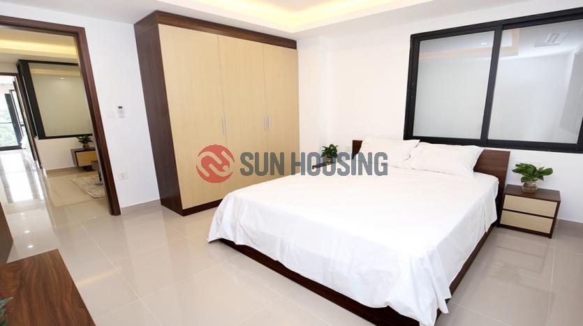 Truc Bach 2 bedroom apartment for rent, main road with car access
