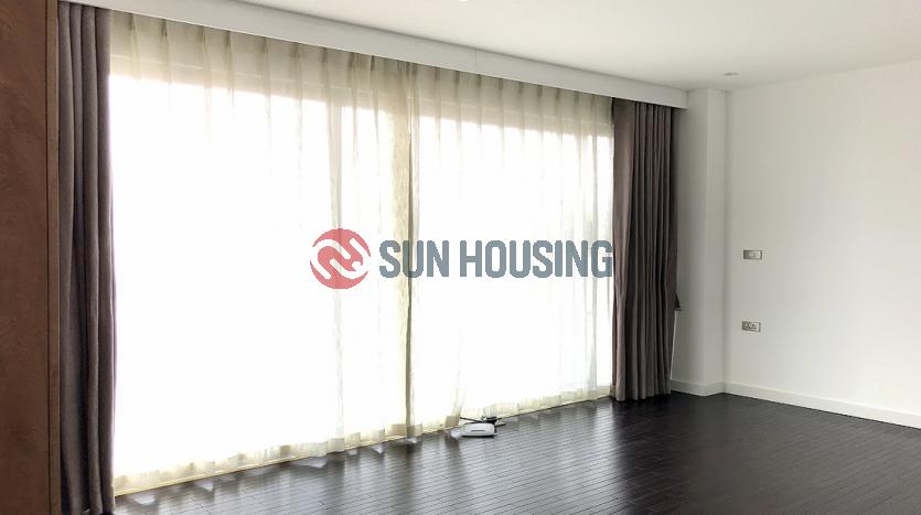 Luxurious 4 bedroom apartment in Tay Ho Center for rent, 300 sqm.