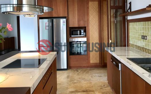 Luxurious 4 bedroom apartment in Tay Ho Center for rent, 300 sqm.