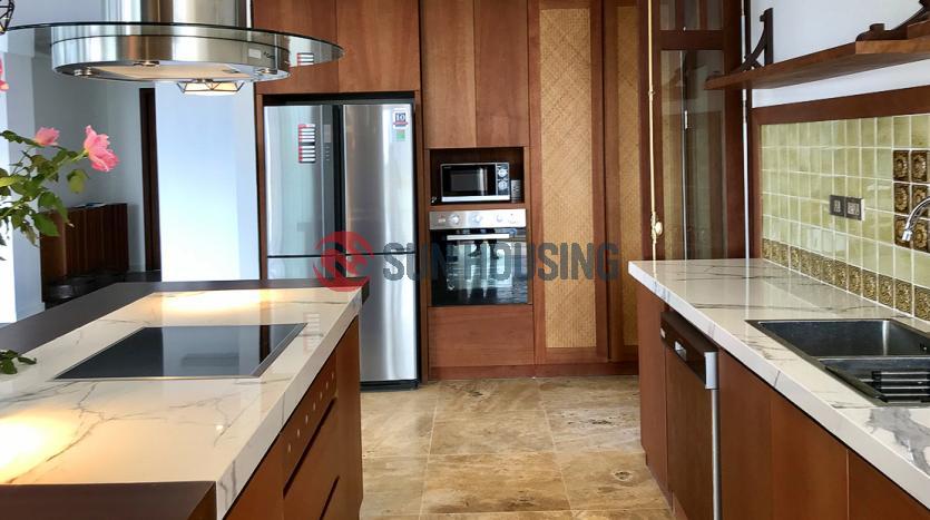 Luxurious 4 bedroom apartment in Tay Ho Center for rent, 300 sqm.