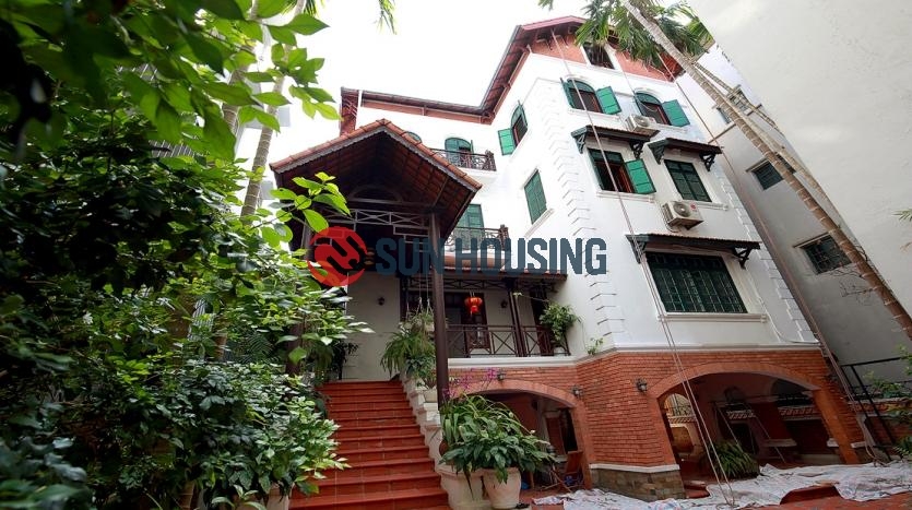 For rent Tay Ho center 4 bedroom Villa | 320 sqm land; Unfurnished