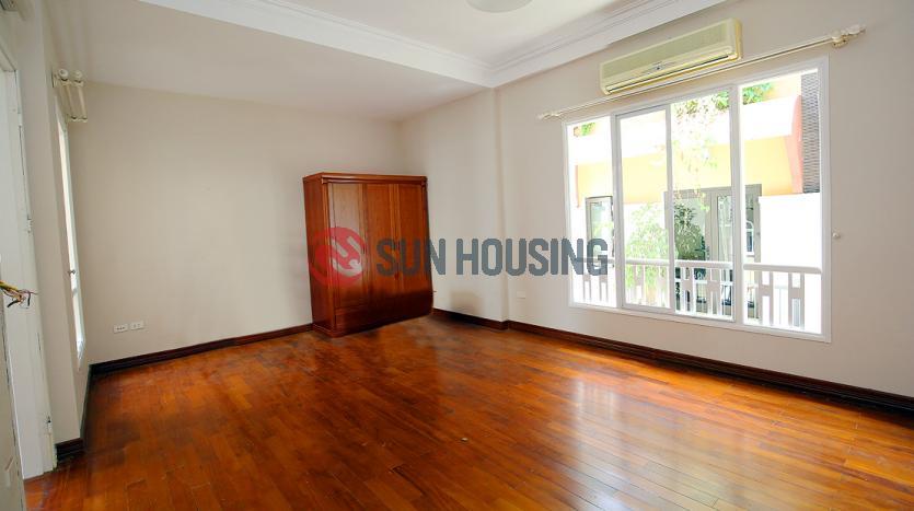 Unfurnished Lake view Tay Ho house for rent, 4 bedroom, car access