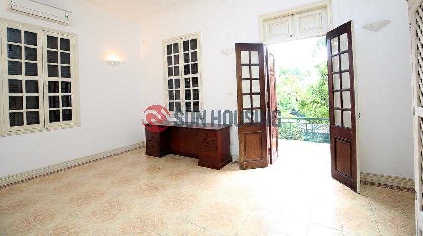 A classic Tay Ho garden Villa with 5 bedrooms for rent, 500 sqm land