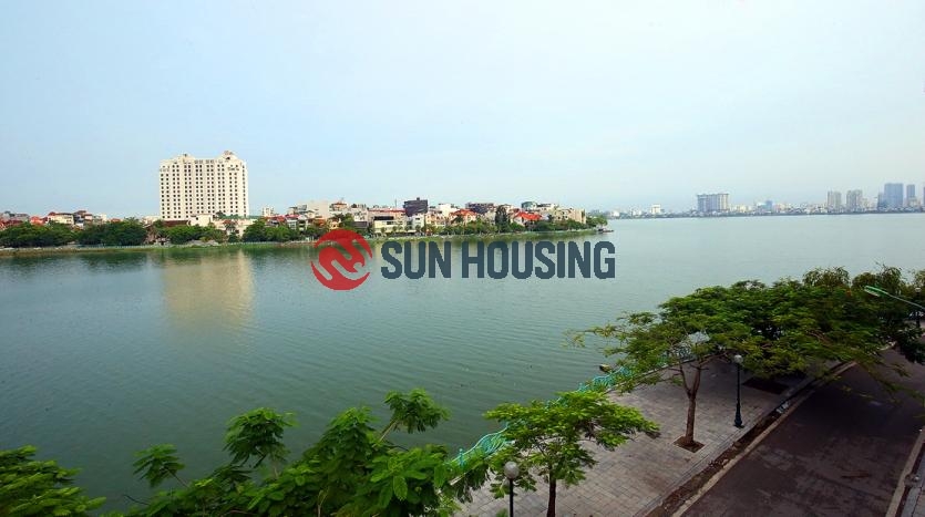 Visit now a Lake-view 4 bedroom apartment in Quang An, Tay Ho