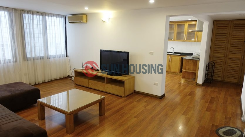 Older budget apartment in Dong Da for rent today. 90m2 & 2 bedrooms.