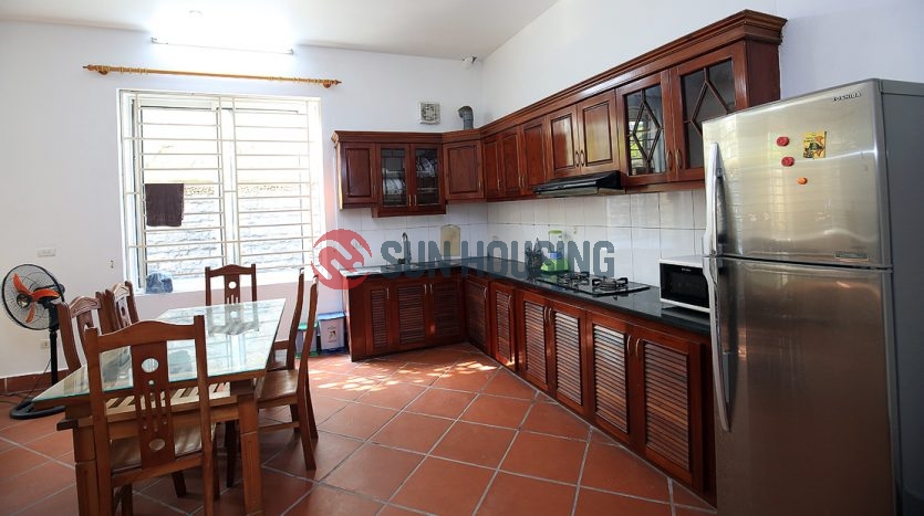 Rent a 4 bedroom house in Tay Ho with en-suite bathroom for each